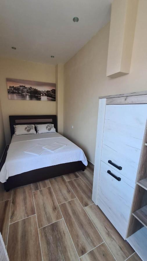 Apartments Ivetic Котор Екстер'єр фото